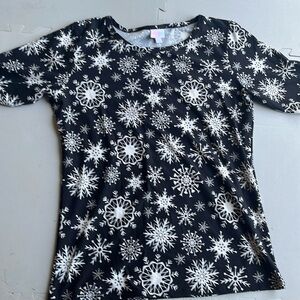 Lula Roe snowflake tee shirt
